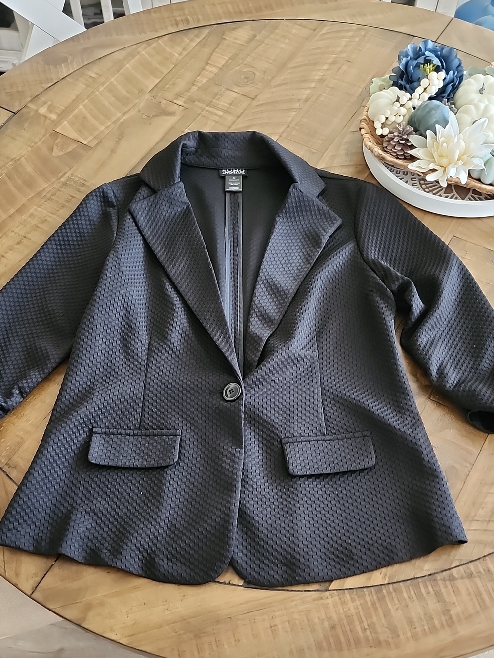 Soho Apparel Black Textured Single-Button Blazer